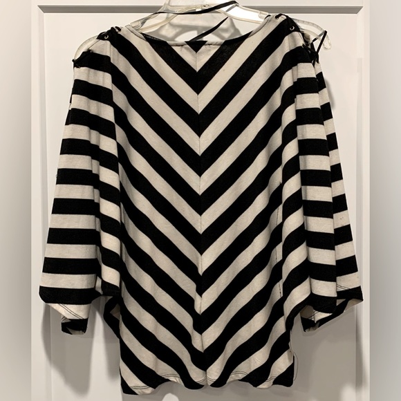 RAMPAGE Black and Ivory Chevron-Striped Batwing Top - Picture 2 of 11